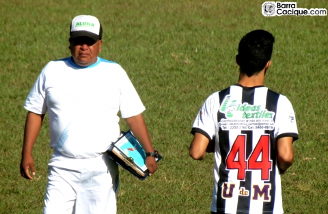 El profesor Guillermo Molina estará en el banquillo este domingo