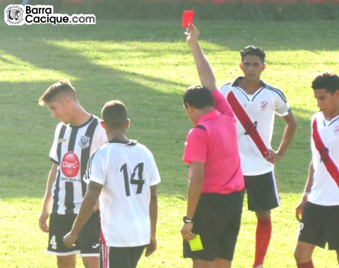 Carlos Leonel Torres se va expulsado al 46'